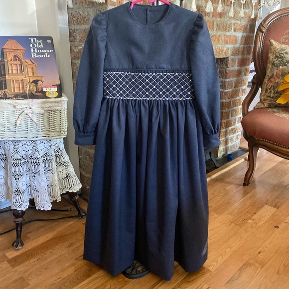 Handmade Hand smocked Girls Dress size 6/7 - Picture 2 of 16